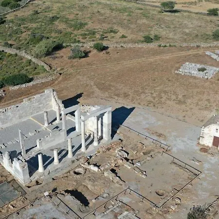 Xerolithos Natural Living אכסניה