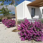 Xerolithos Natural Living אכסניה
