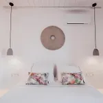 Xerolithos Natural Living אכסניה