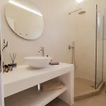 Lodge Xerolithos Natural Living Kato Sangrion
